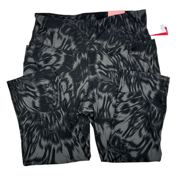 Lane Bryant Women’s Plus Size LIVI High-Rise LIVI Soft Capri Legging 1X 2X 3X 4X - Picture 2 of 14